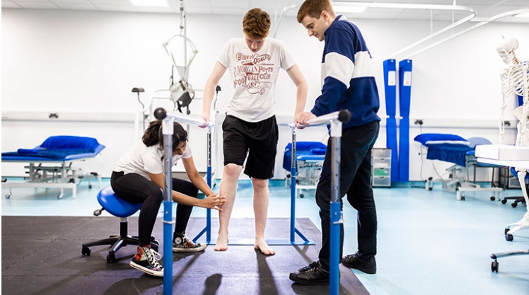 A student leads a physiotherapy session in the new clinic